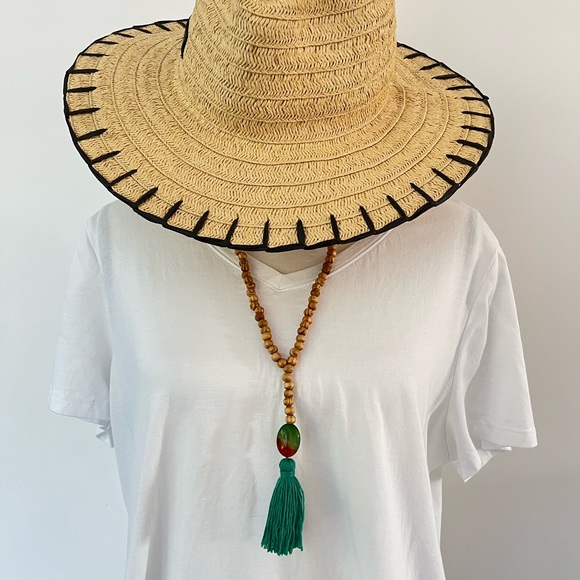 Mala Necklace with Agate Bead, Wood Beads, & Tassel in Green - Picture 6 of 6